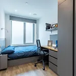 Students Only Stylish Studios In Great Court Near Central London